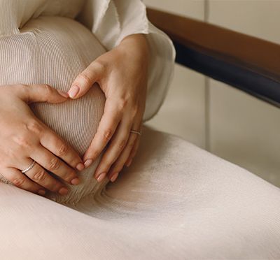 szakmai_cikk_terhesseg_kez